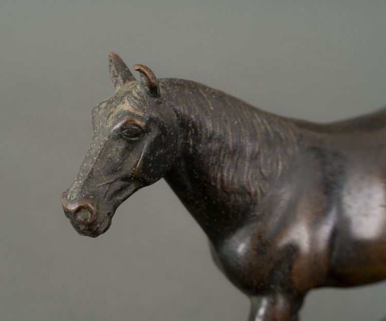 Cheval de trait en bronze miniature XIXe Patine brun foncé