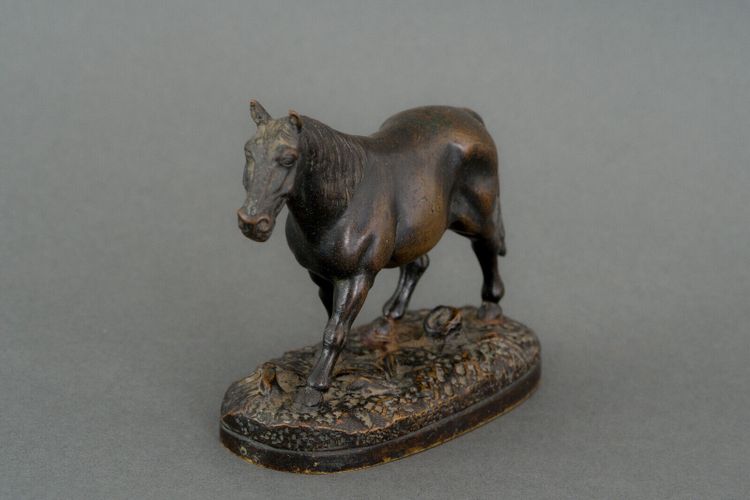 Cavallo da tiro in bronzo in miniatura del XIX secolo con patina marrone scuro