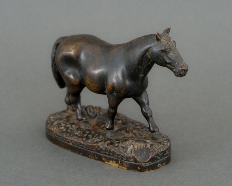 Cheval de trait en bronze miniature XIXe Patine brun foncé