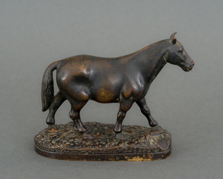 Cheval de trait en bronze miniature XIXe Patine brun foncé