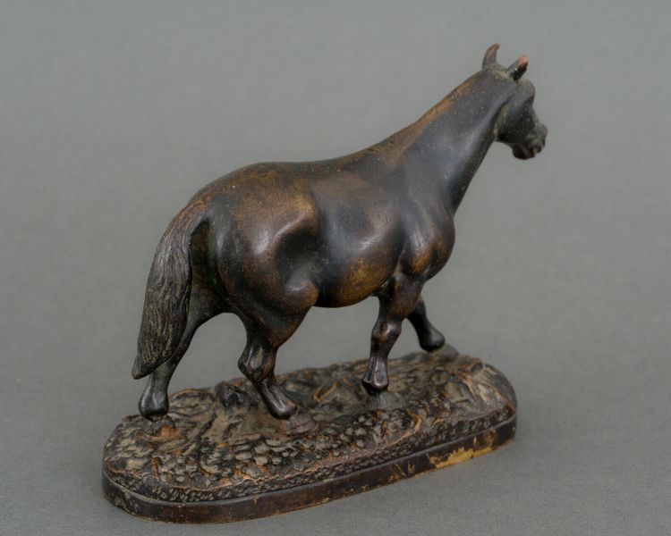 Cavallo da tiro in bronzo in miniatura del XIX secolo con patina marrone scuro