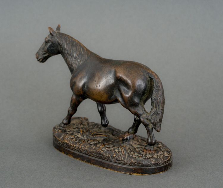 Cheval de trait en bronze miniature XIXe Patine brun foncé