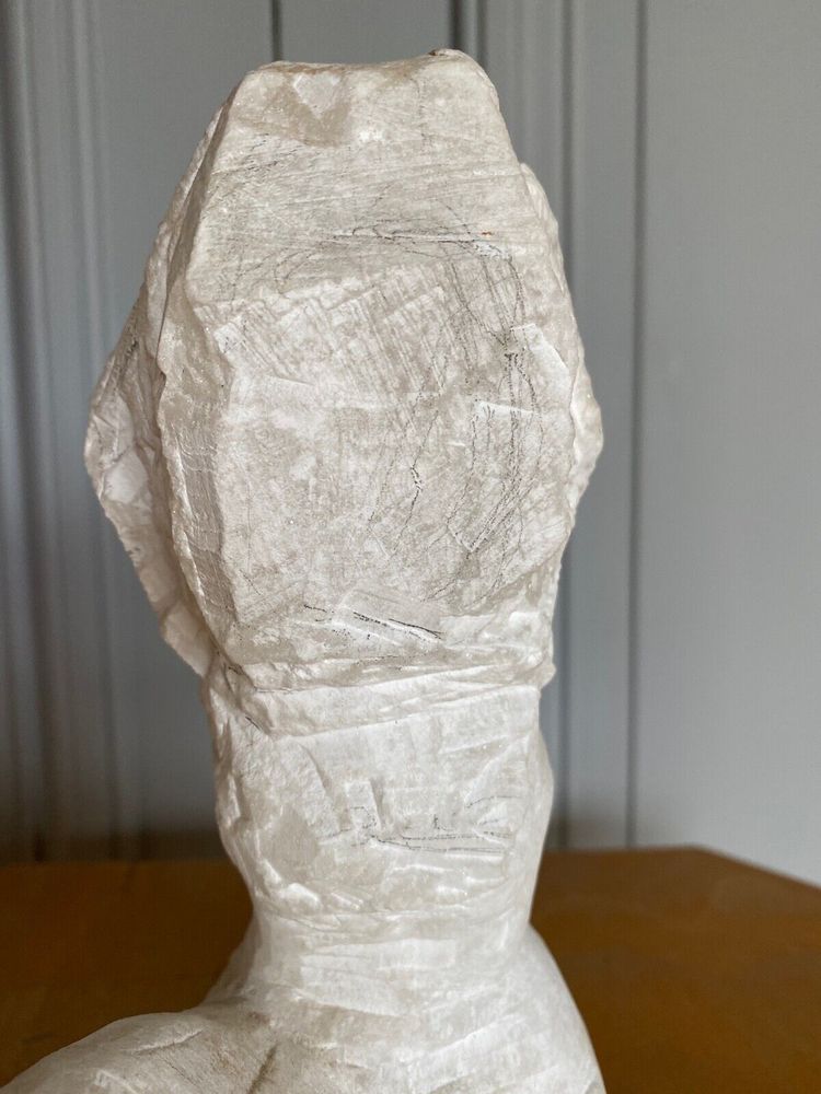 Scultura di soggetto femminile in pietra XX secolo, intaglio diretto di bottega