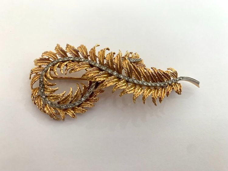 18-carat gold brooch, brilliants and naturalistic design