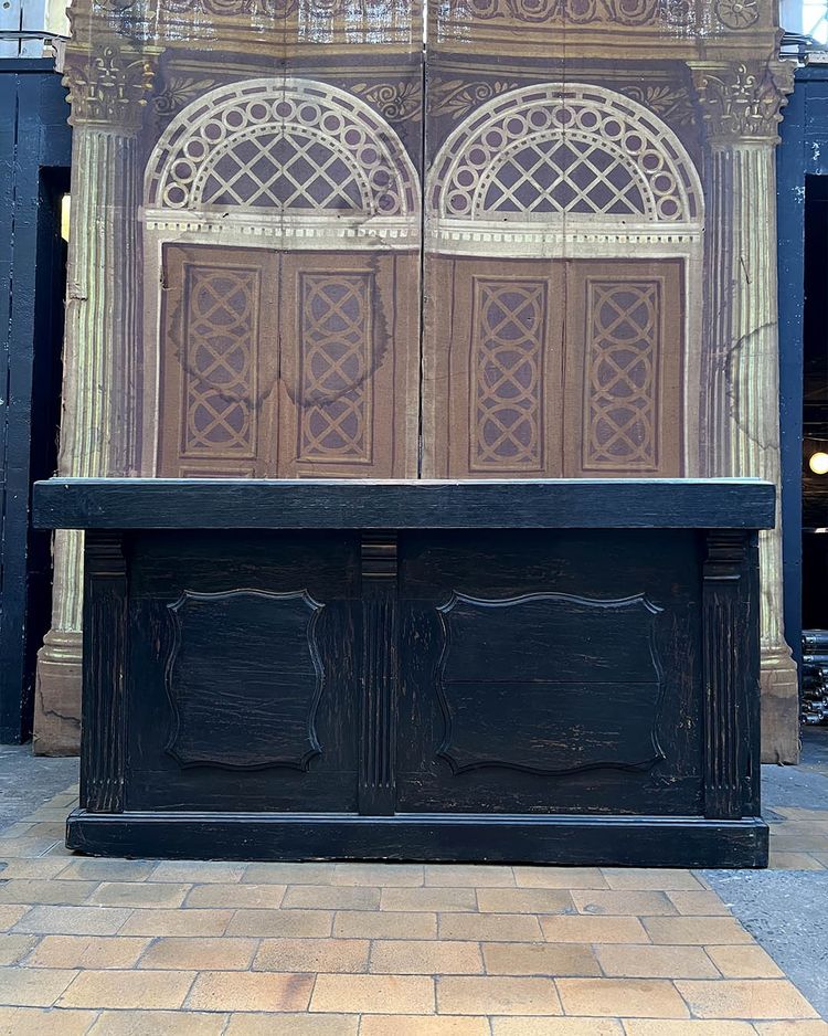 1900s style bar counter