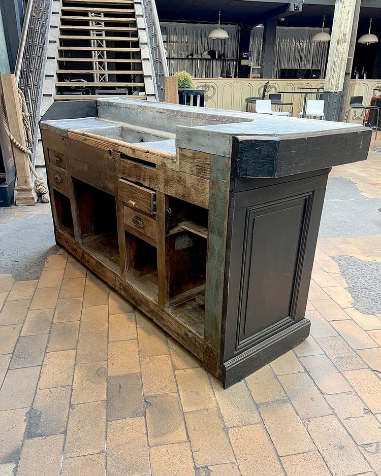 1900s style bar counter