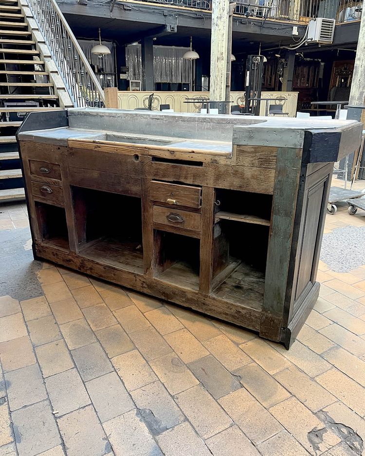 1900s style bar counter