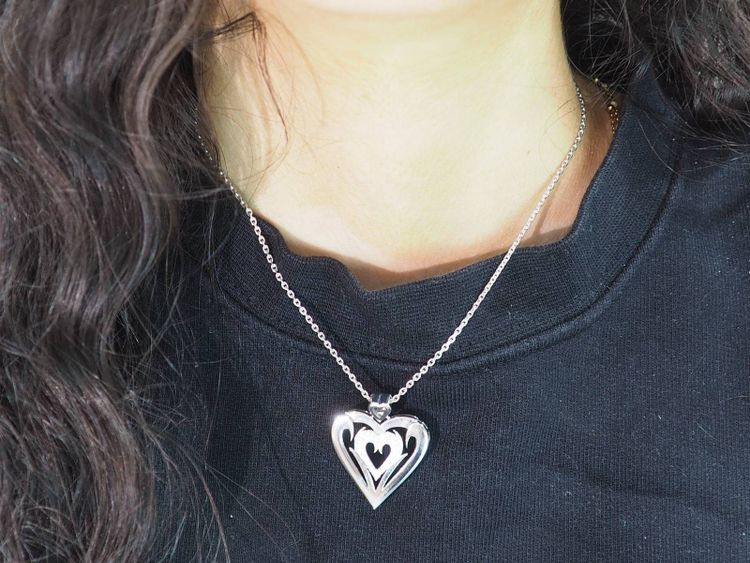 White gold and diamond heart necklace