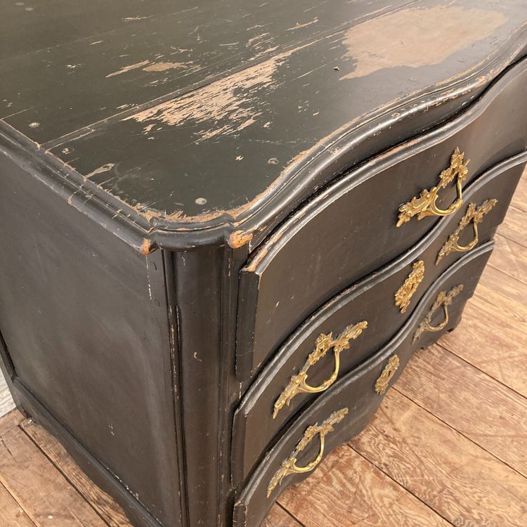 Small Louis XV period chest of drawers