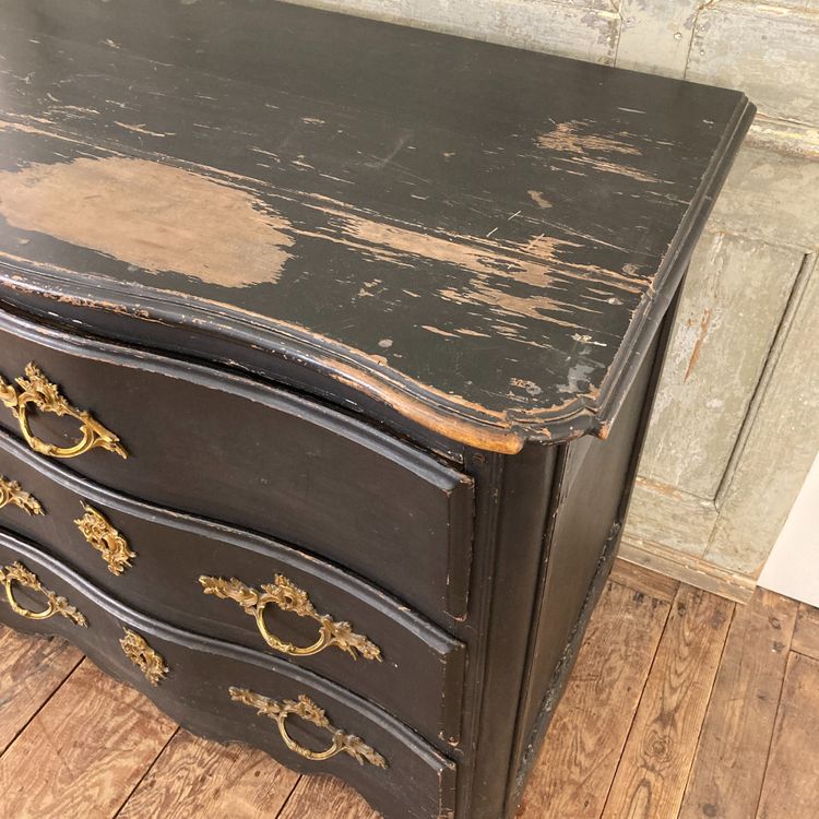 Small Louis XV period chest of drawers