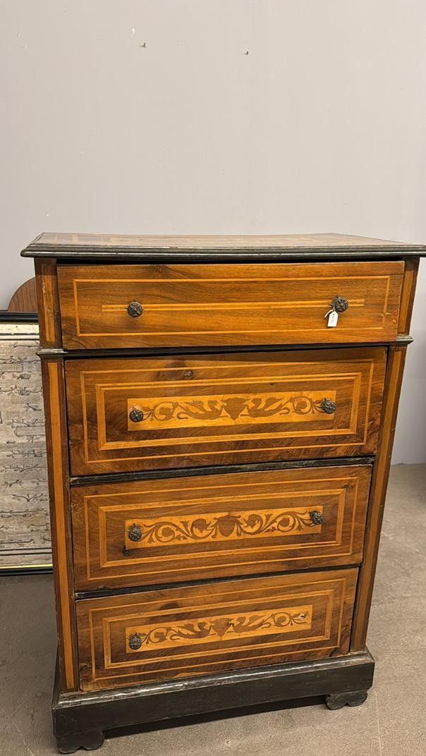 Antique chest of drawers with 4 drawers from the 1900s in inlaid walnut, size 111x73x43