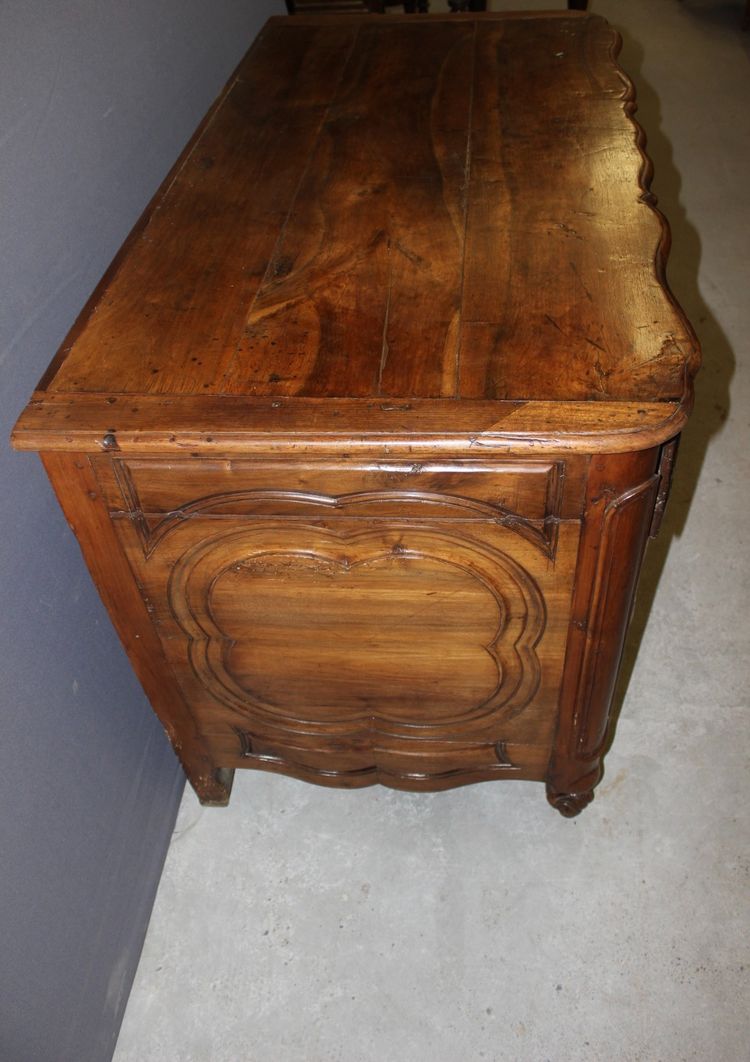 Provençal Crossbow Chest of Drawers in Walnut 18th Century