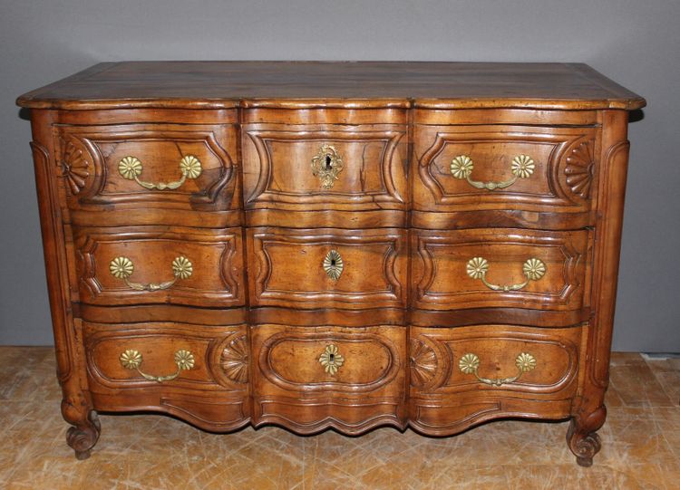 Provençal Crossbow Chest of Drawers in Walnut 18th Century