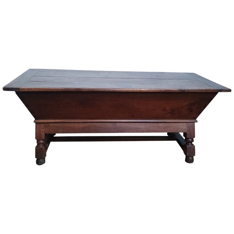 18th century Maie table in walnut