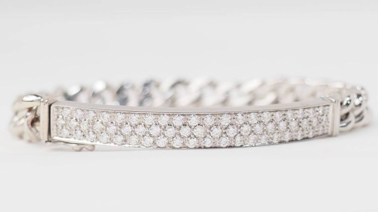 Bracciale flessibile in oro bianco con pavé di diamanti