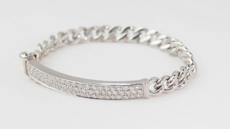 Flexible bracelet in white gold paved with diamonds