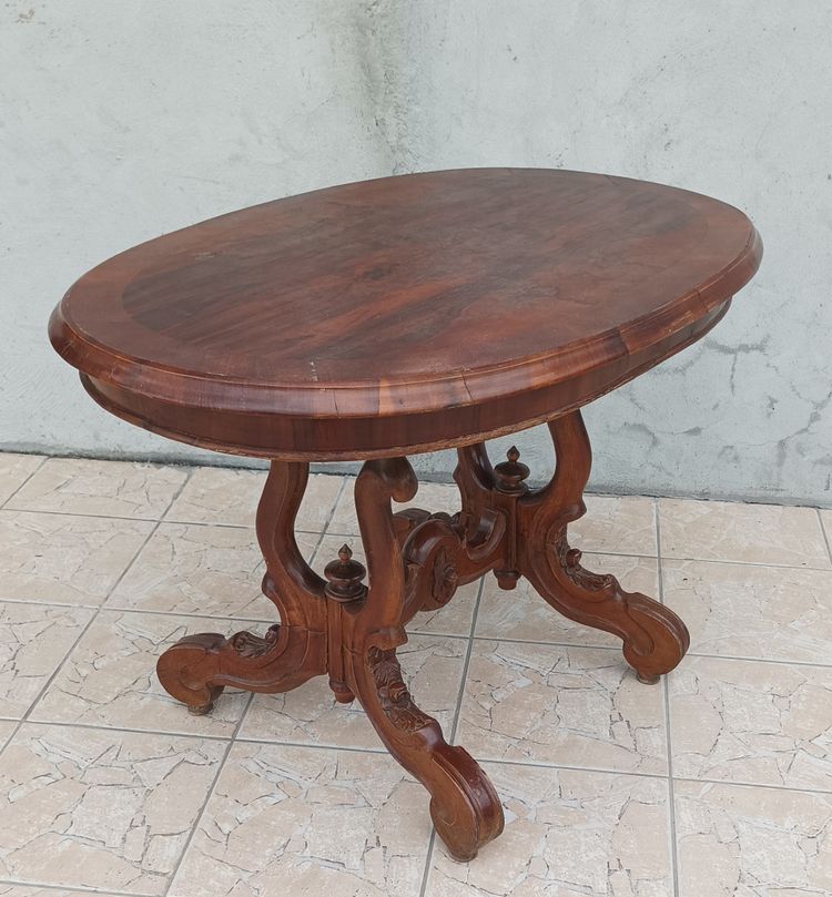 Napoleon III walnut gueridon table