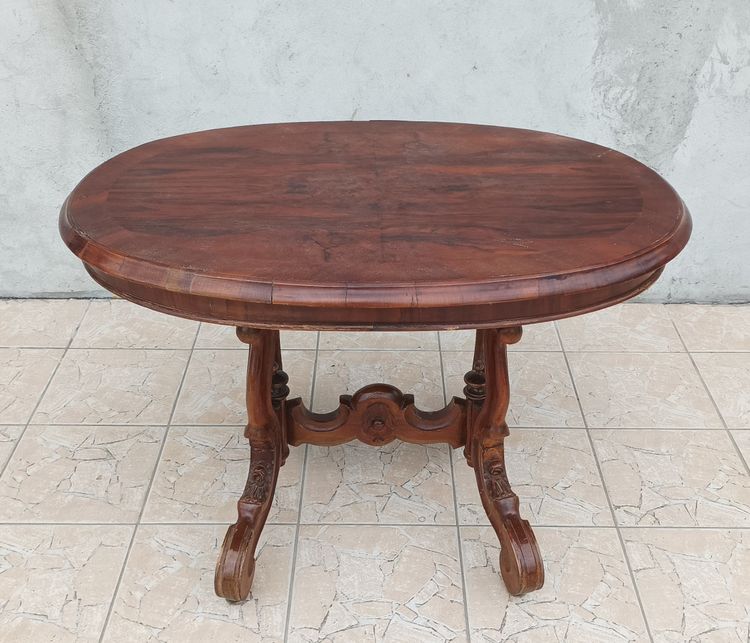 Napoleon III walnut gueridon table