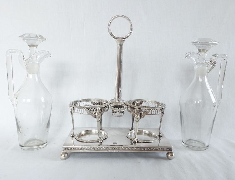 Oil and vinegar cruet with sphinxes in solid silver, hallmark 1st Coq, Consulat Empire period