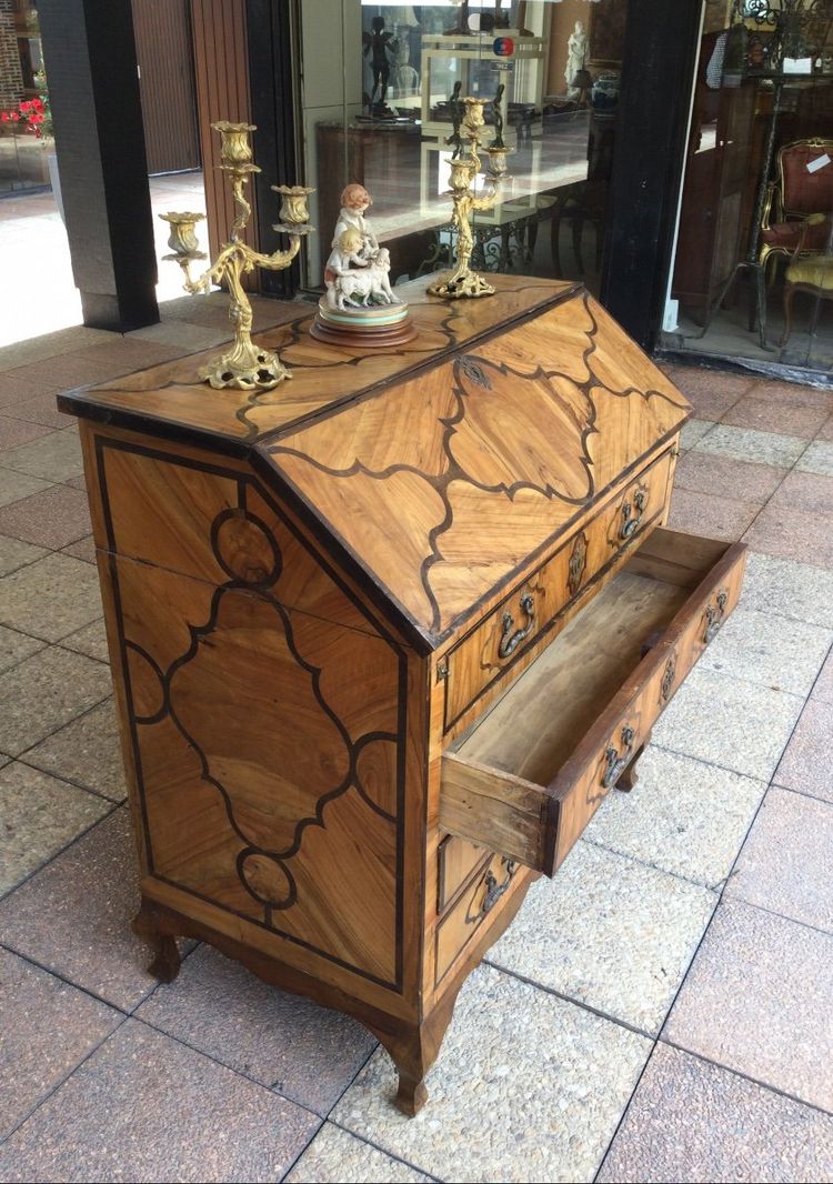 Bureau De Pente En Bois De Noyer Et Filets  Amarante, Dauphiné, XIXe