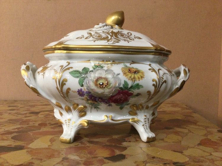 Petite Petite Soupière En Porcelaine, Louis XV, début XXe