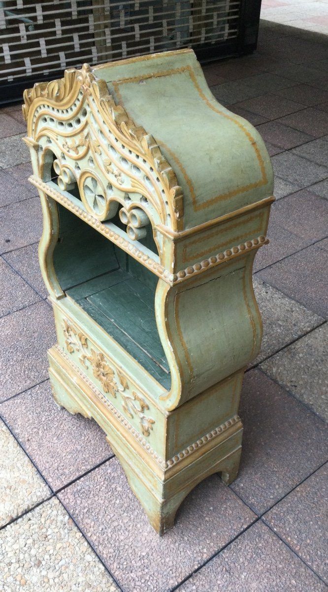 Niche for Cats or Small Dogs that can be used as a Bookcase, 19th Century