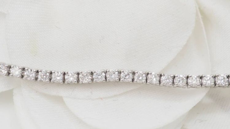 White gold and 2.50ct diamond river bracelet