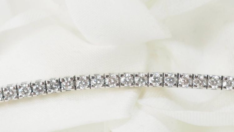 White gold and 2.50ct diamond river bracelet