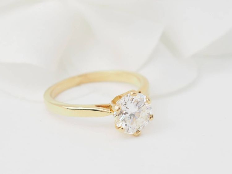 Solitärring aus Gelbgold mit 1,59 ct Diamant