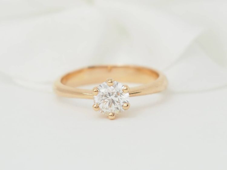 Bague solitaire en or rose et diamant 0.69ct certifié