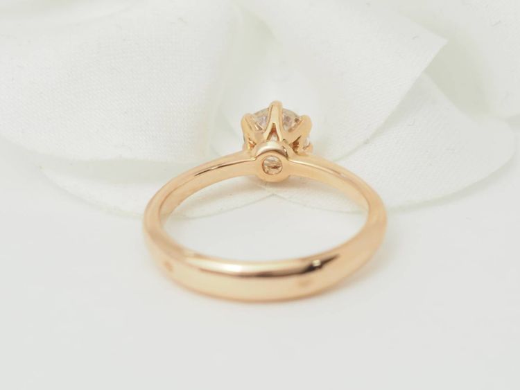 Solitaire ring in rose gold and certified 0.69ct diamond