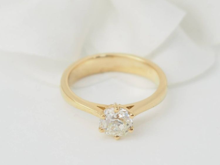 Yellow gold and 0.96ct diamond solitaire ring