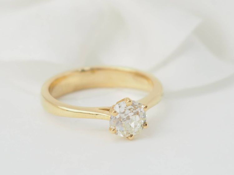 Yellow gold and 0.96ct diamond solitaire ring