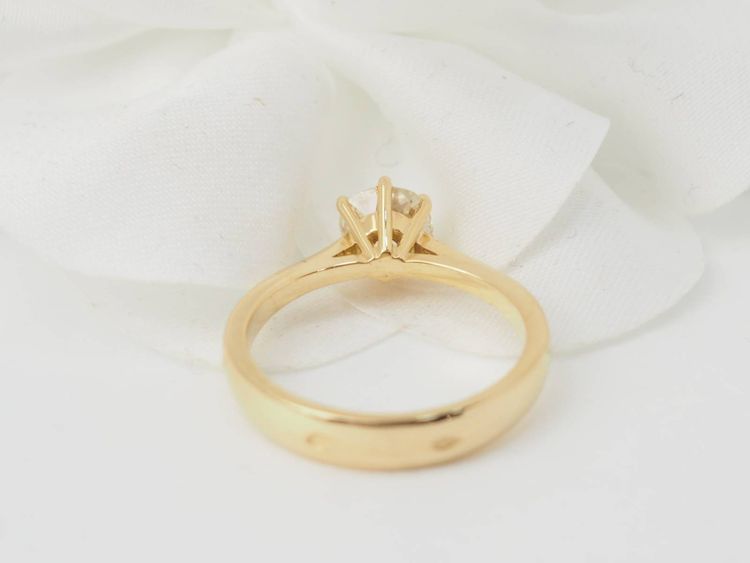 Yellow gold and 0.96ct diamond solitaire ring