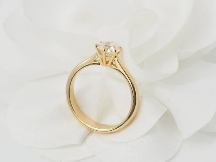 Yellow gold and 0.96ct diamond solitaire ring