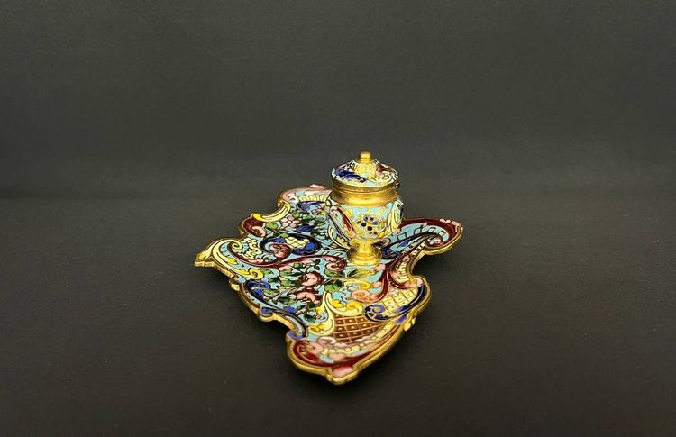 Antikes Tintenfass aus Cloisonné-Emaille und vergoldeter Bronze – spätes 19. / frühes 20. Jahrhundert