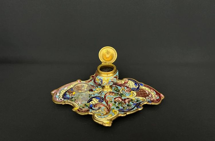 Antikes Tintenfass aus Cloisonné-Emaille und vergoldeter Bronze – spätes 19. / frühes 20. Jahrhundert