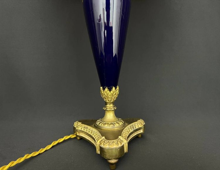 Elegant Porcelain and Gilt Bronze Table Lamp