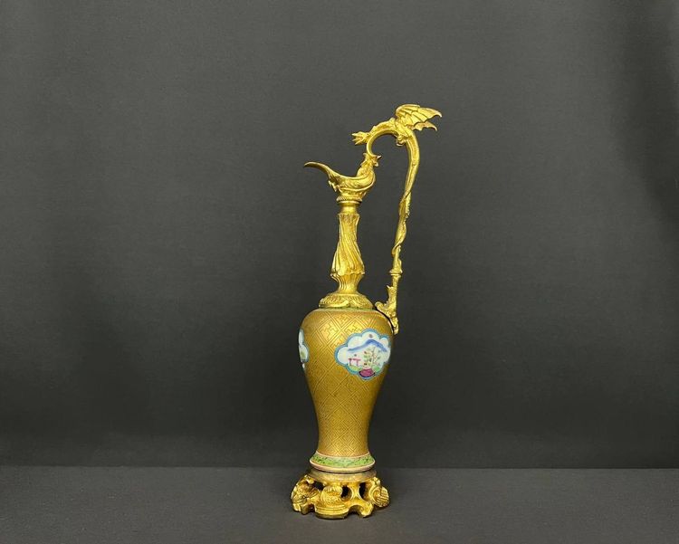 Aiguière En Porcelaine Chinoise Et Bronze Doré, XIXe Siècle