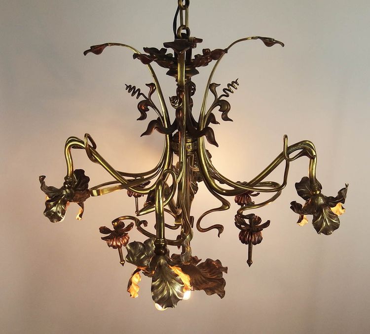 Lampadario floreale Art Nouveau