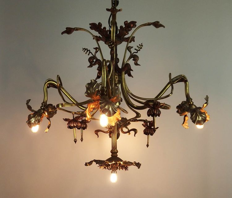 Lampadario floreale Art Nouveau