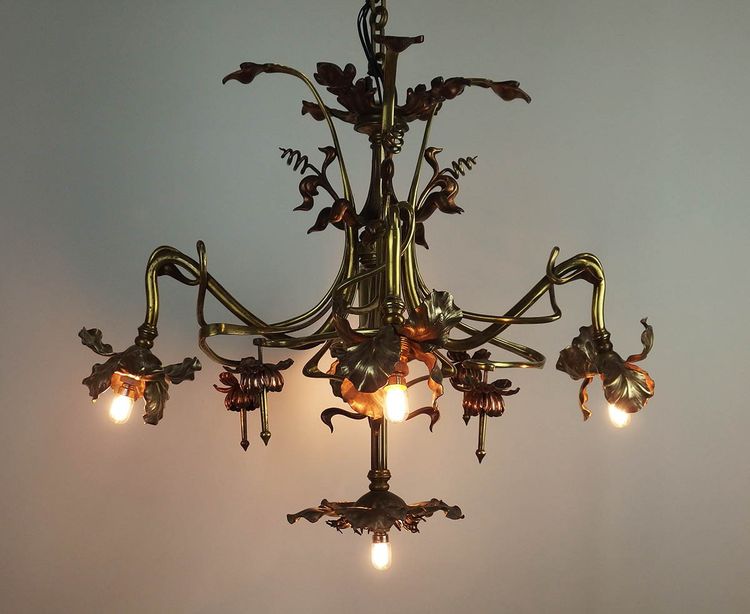 Lampadario floreale Art Nouveau