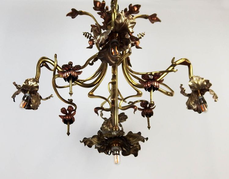 Lampadario floreale Art Nouveau