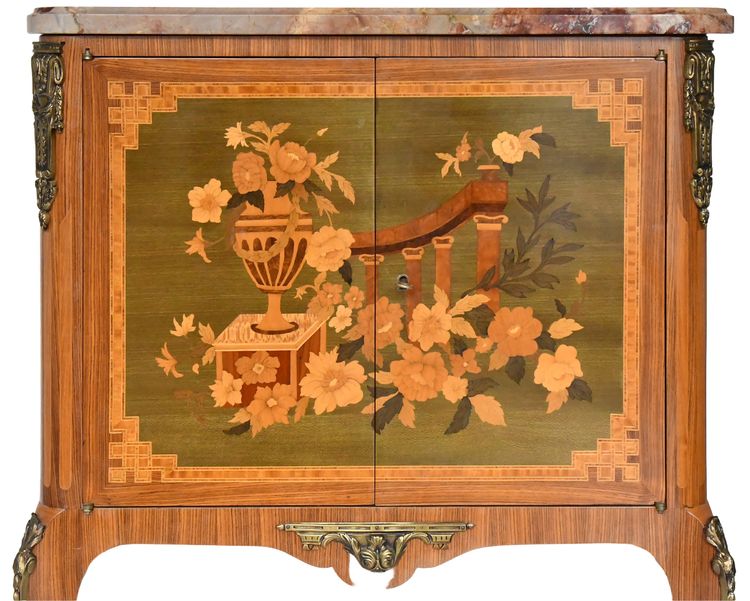 Credenza intarsiata in stile di transizione 