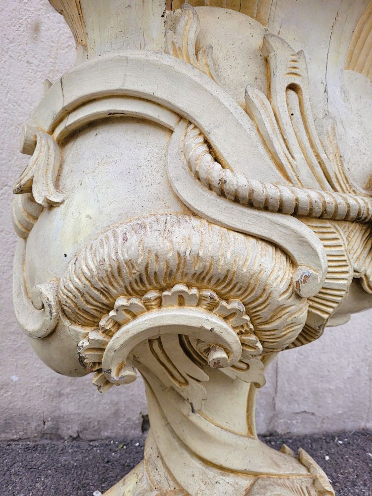 Grande scultura di putti in legno laccato, Italia, XIX secolo