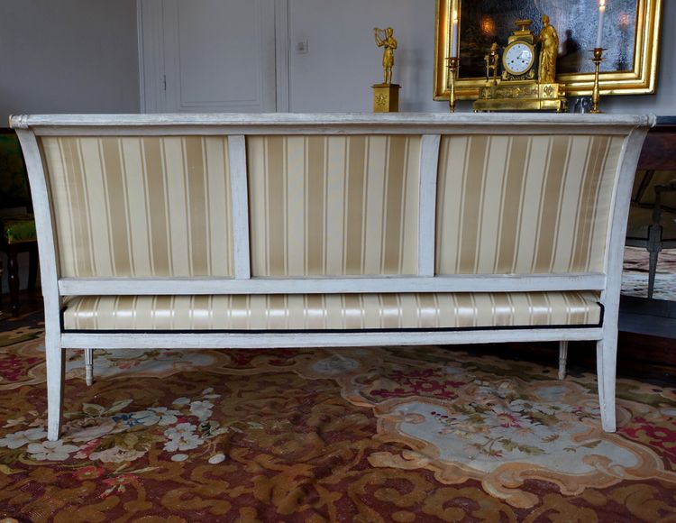 Directoire-Sofa im Stil der „Kleiderdecke“, bezogen mit Tassinari- und Châtel-Seide – 170 cm