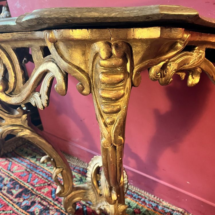 Console en bois doré, époque Louis XV