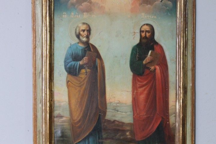 Ancienne peinture à l'huile sur toile du XVIIIe siècle représentant Saint Pierre et Saint Paul. Dans un cadre laqué contemporain.