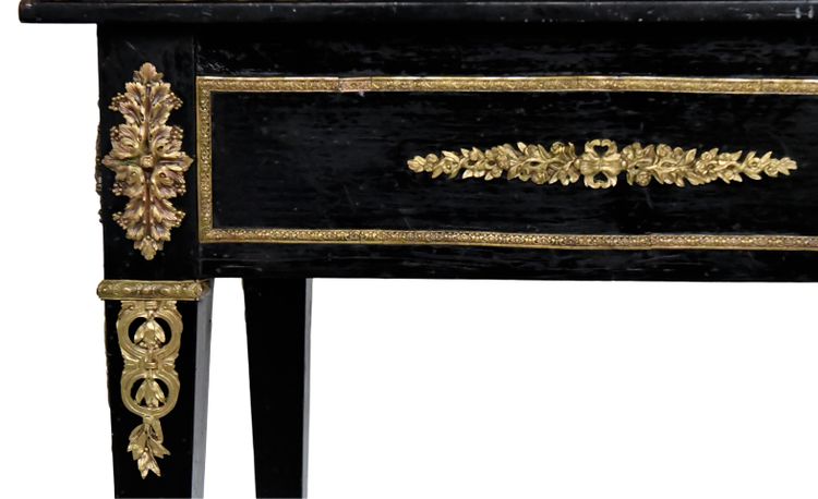 Bureau plat de style Louis XVI laqué noir