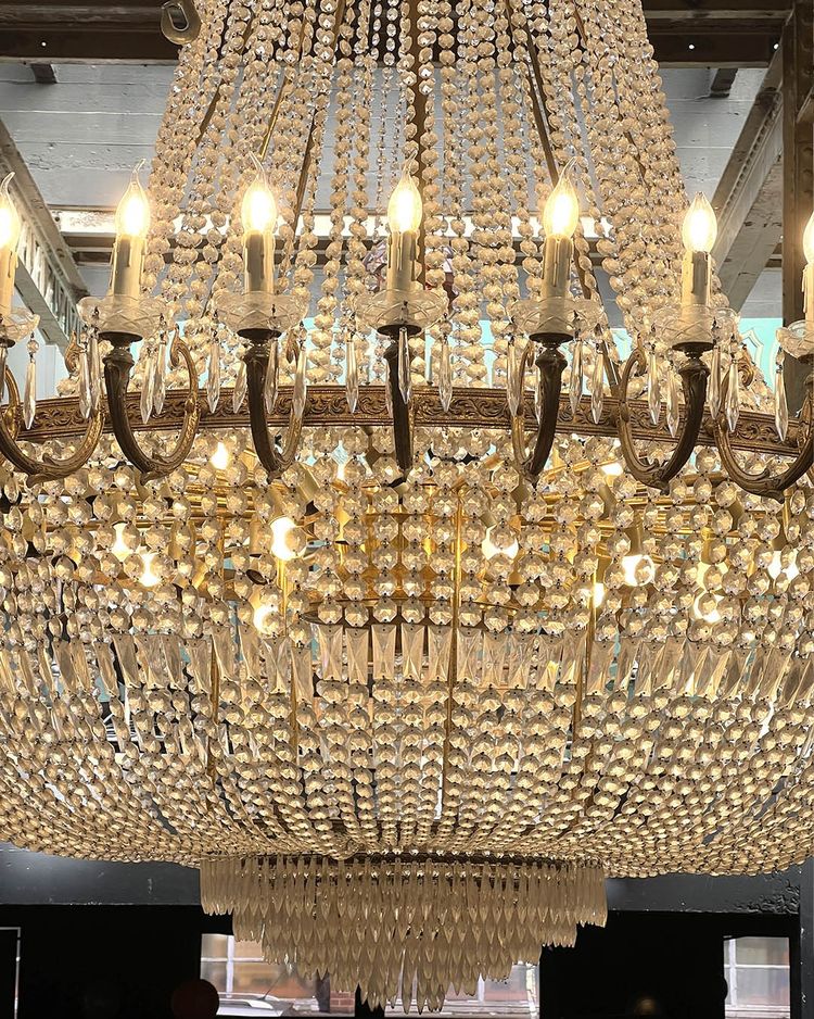 Large hot air balloon chandelier 2m in diameter